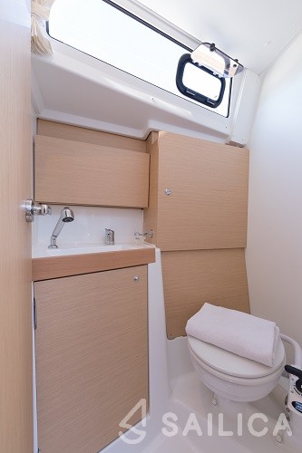 Oceanis 38.1 - Yacht Charter Sailica