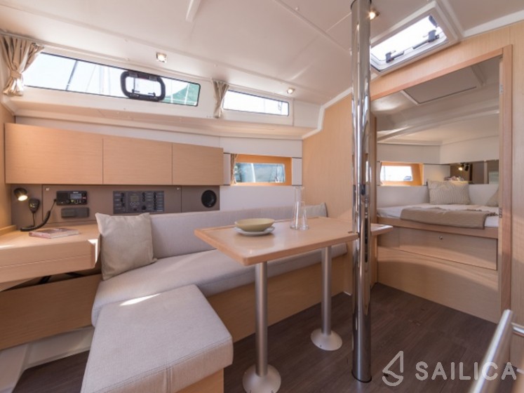Oceanis 38.1 - Yacht Charter Sailica