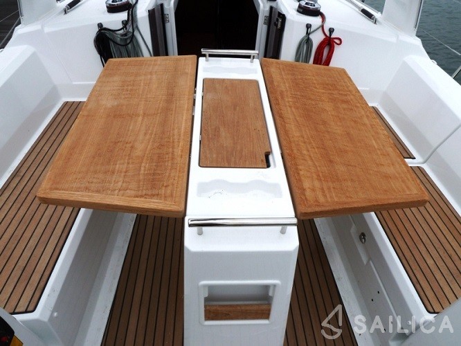 Oceanis 38.1 - Yacht Charter Sailica