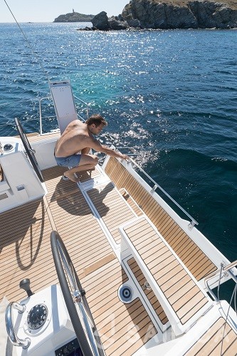 Oceanis 38.1 - Yacht Charter Sailica