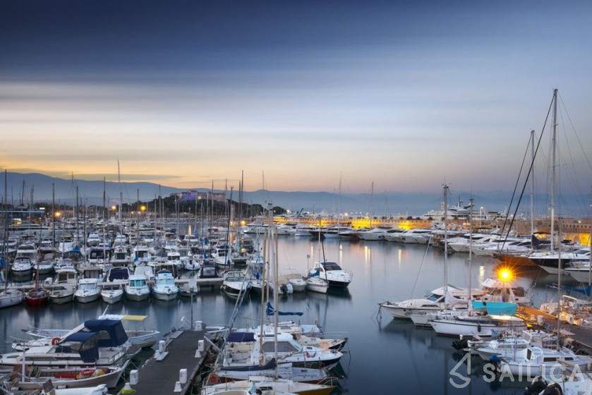 Marquis 69 - Yacht Charter Sailica