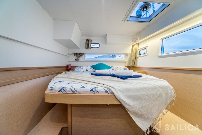 Lagoon 42 - Yacht Charter Sailica