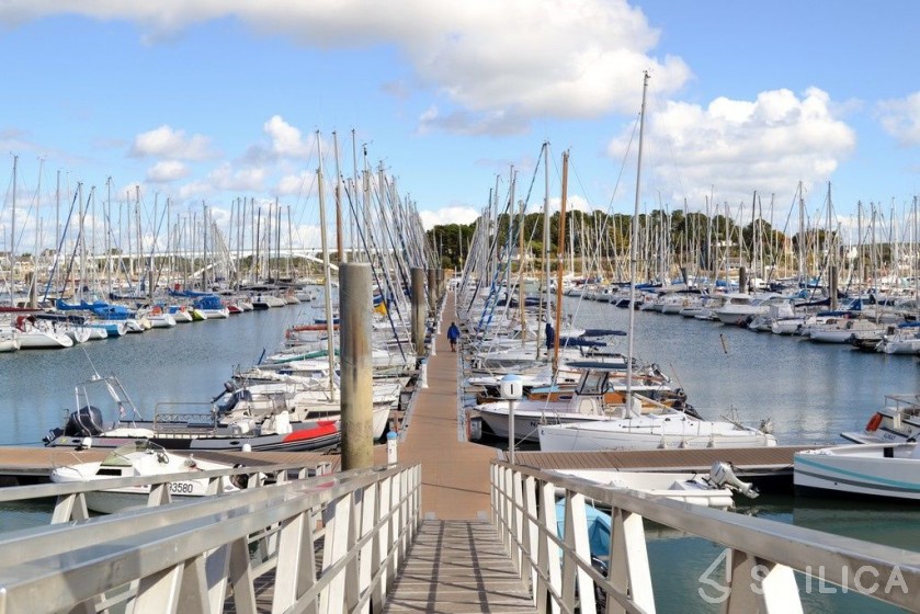 Ofcet 32 sc - Yacht Charter Sailica