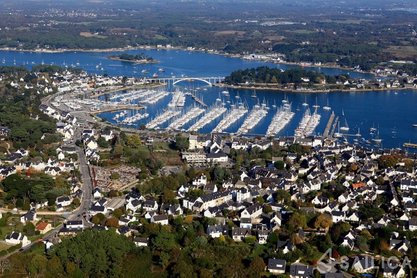 Ofcet 32 sc - Yacht Charter Sailica