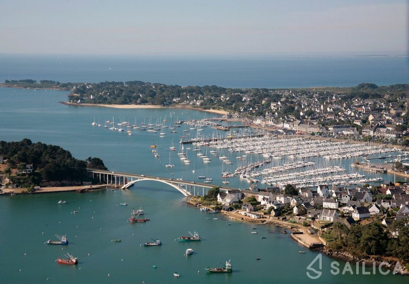 Ofcet 32 sc - Yacht Charter Sailica