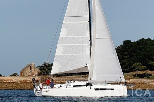 Ofcet 32 sc - Yacht Charter Sailica
