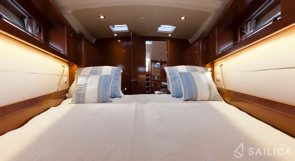 Oceanis 41 - Yacht Charter Sailica