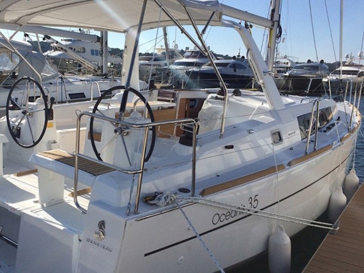 Oceanis 35 - Yacht Charter Sailica