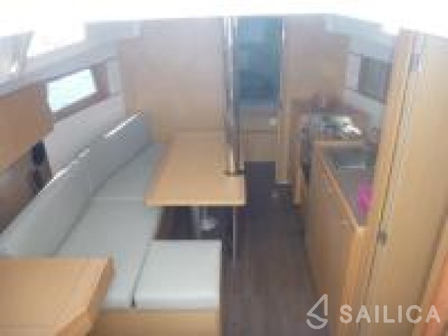 Oceanis 35 - Yacht Charter Sailica
