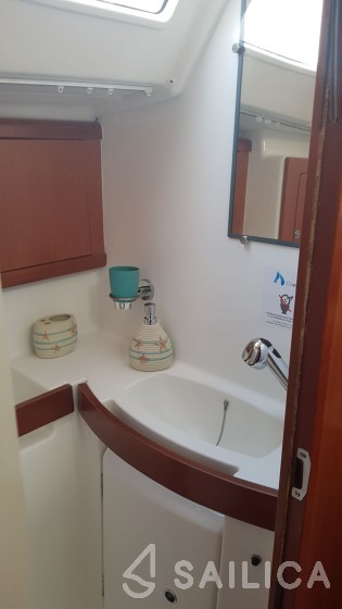 Oceanis 46 - Yacht Charter Sailica