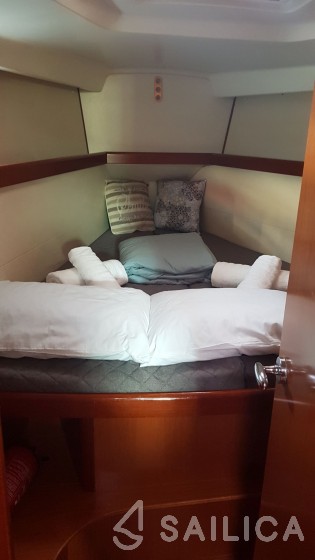 Oceanis 46 - Yacht Charter Sailica