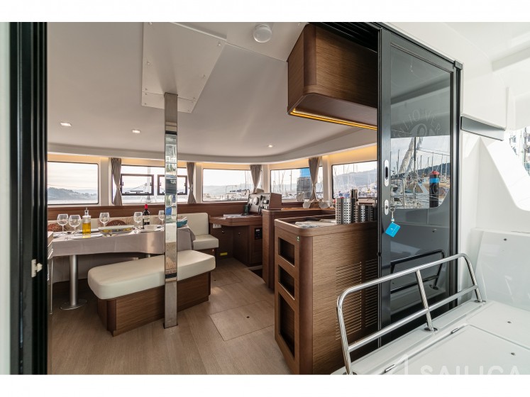 Lagoon 42 - Yacht Charter Sailica