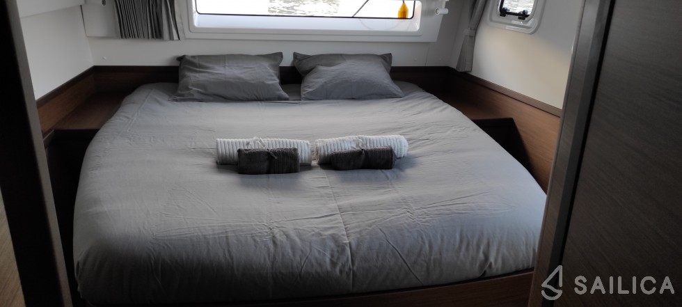 Lagoon 42 - Yacht Charter Sailica