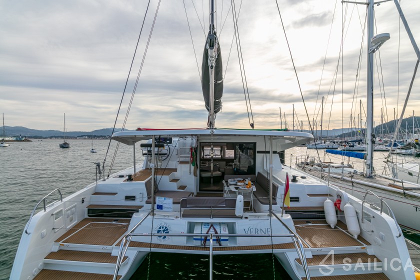 Lagoon 42 - Yacht Charter Sailica