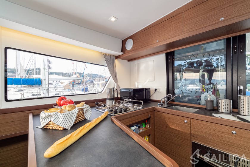 Lagoon 42 - Yacht Charter Sailica