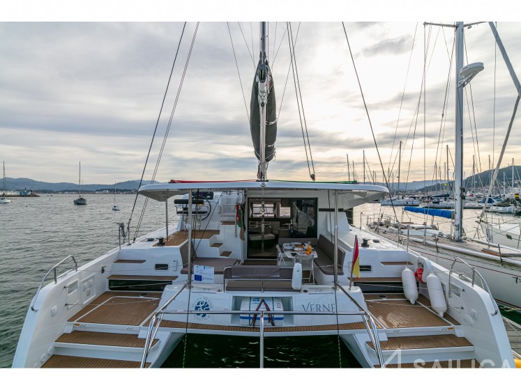Lagoon 42 - Yacht Charter Sailica