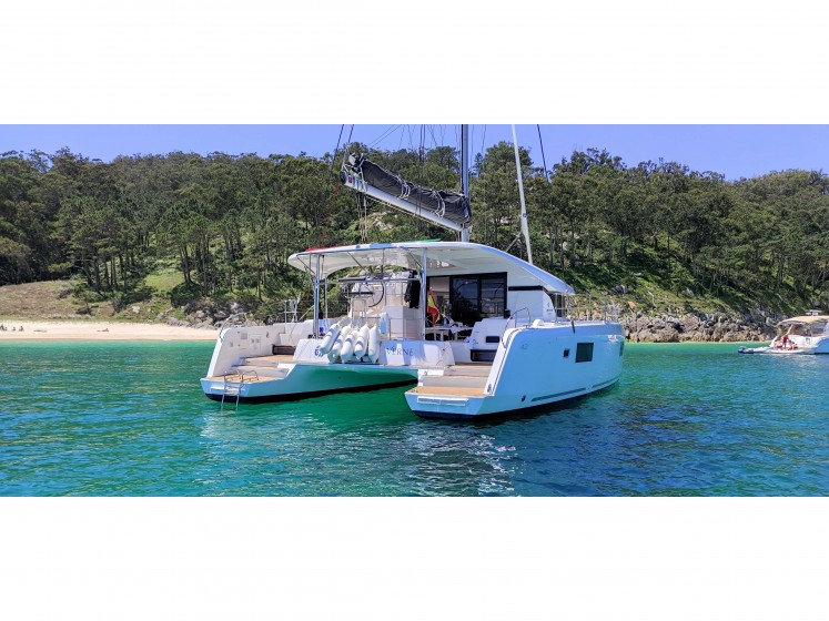 Lagoon 42 - Yacht Charter Sailica