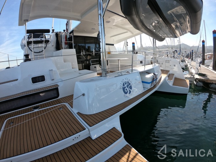 Lagoon 42 - Yacht Charter Sailica