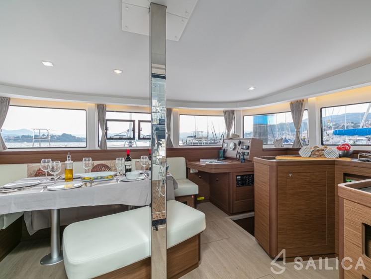 Lagoon 42 - Yacht Charter Sailica
