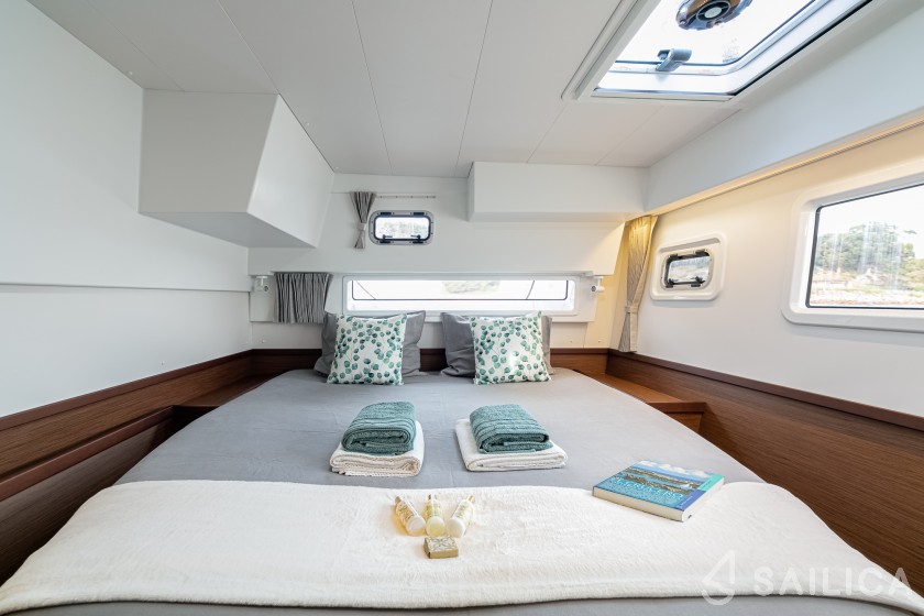 Lagoon 42 - Yacht Charter Sailica