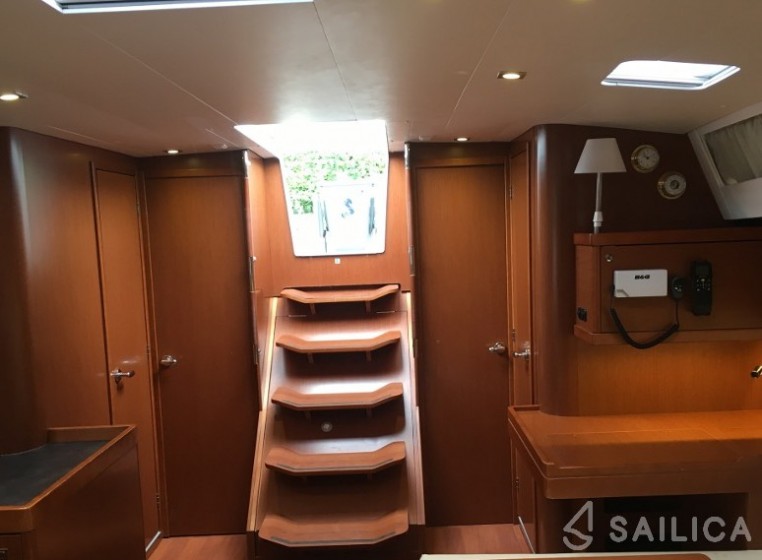 Oceanis 48 - Yacht Charter Sailica