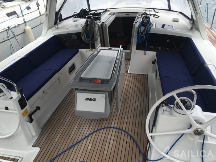 Oceanis 48 - Yacht Charter Sailica