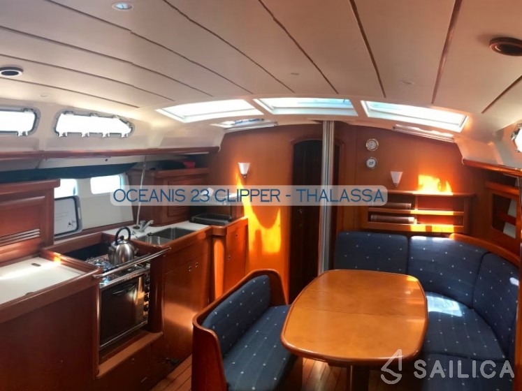 Oceanis 423 - 3 cab. - Yacht Charter Sailica