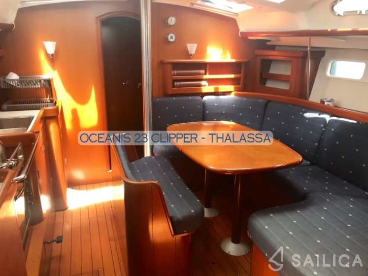 Oceanis 423 - 3 cab. - Yacht Charter Sailica