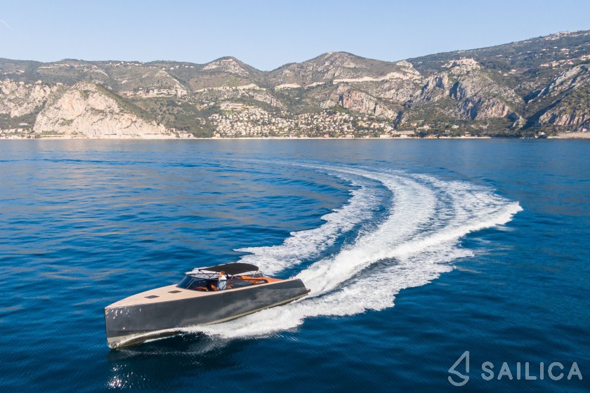 Van Dutch 40 - Yacht Charter Sailica