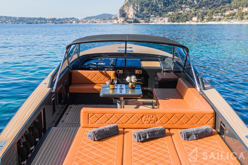 Van Dutch 40 - Yacht Charter Sailica