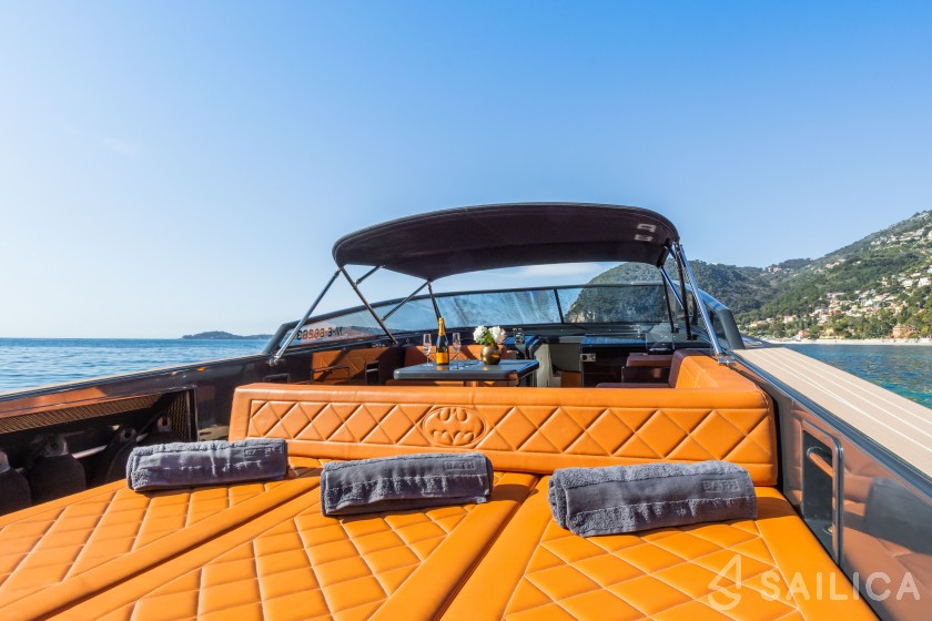 Van Dutch 40 - Yacht Charter Sailica