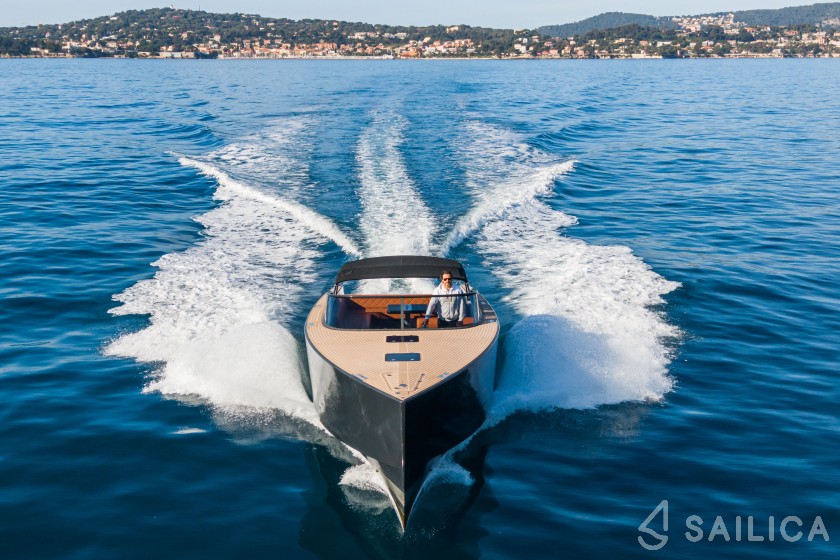 Van Dutch 40 - Yacht Charter Sailica