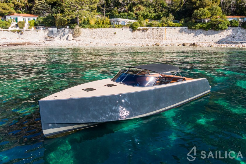 Van Dutch 40 - Yacht Charter Sailica