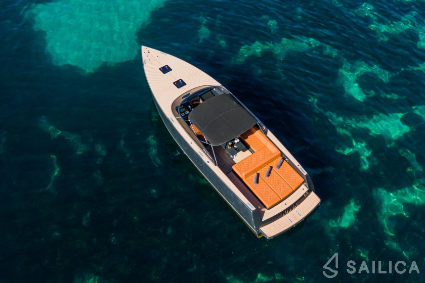 Van Dutch 40 - Yacht Charter Sailica