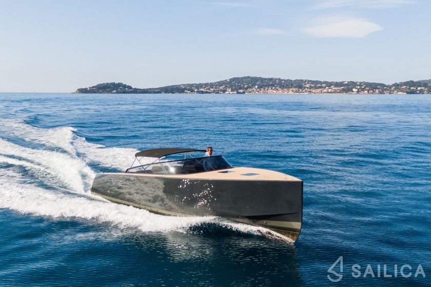 Van Dutch 40 - Yacht Charter Sailica
