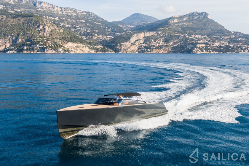 Van Dutch 40 - Yacht Charter Sailica