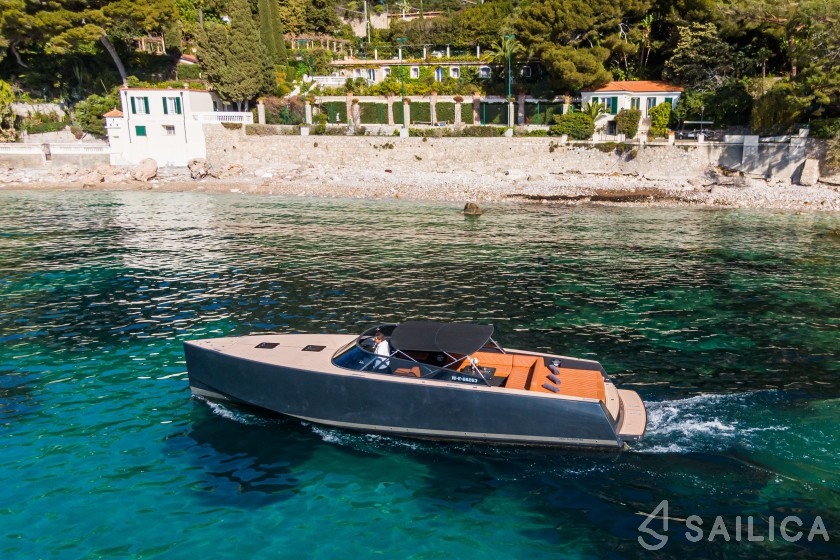 Van Dutch 40 - Yacht Charter Sailica