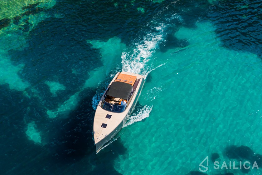 Van Dutch 40 - Yacht Charter Sailica