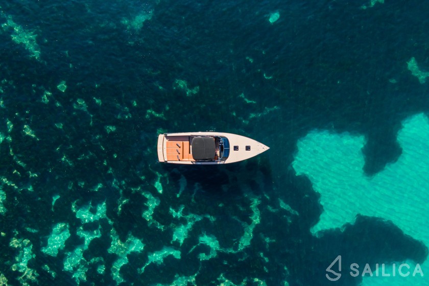 Van Dutch 40 - Yacht Charter Sailica