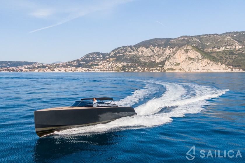 Van Dutch 40 - Yacht Charter Sailica
