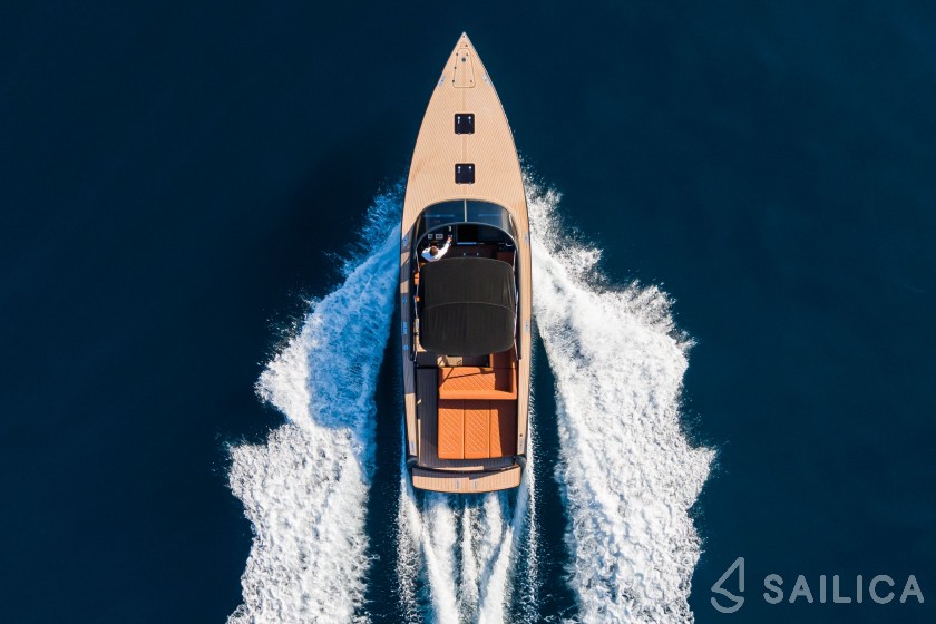 Van Dutch 40 - Yacht Charter Sailica