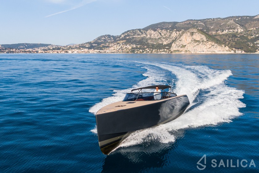 Van Dutch 40 - Yacht Charter Sailica