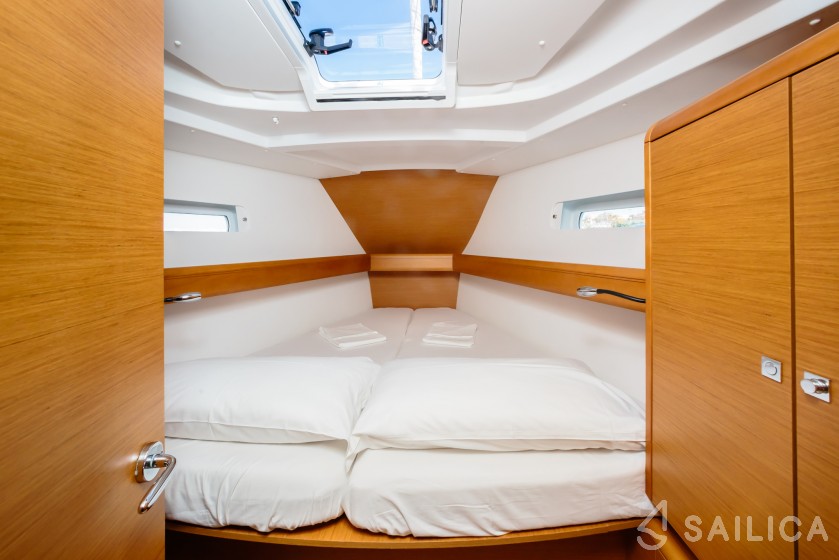 Sun Odyssey 449 - Yacht Charter Sailica