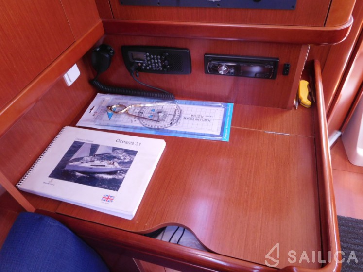 Oceanis 31 - Yacht Charter Sailica
