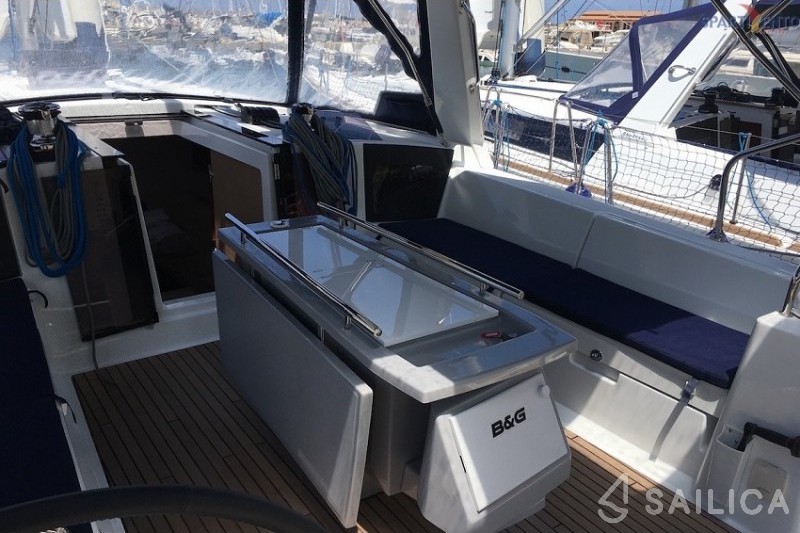 Oceanis 45 - Yacht Charter Sailica