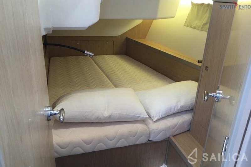 Oceanis 45 - Yacht Charter Sailica