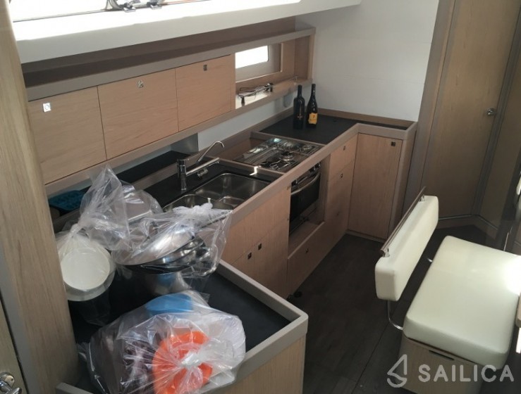 Oceanis 45 - Yacht Charter Sailica