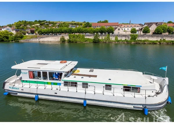 Pénichette 1500R - Yacht Charter Sailica