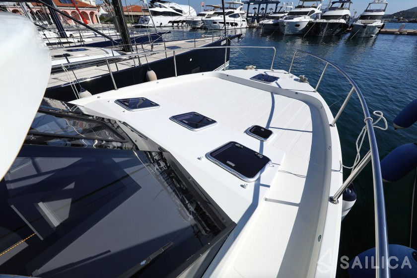 Futura 40 Grand Horizon - Yacht Charter Sailica