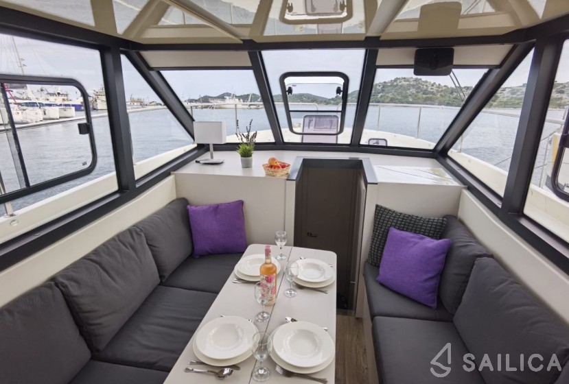 Futura 40 Grand Horizon - Yacht Charter Sailica